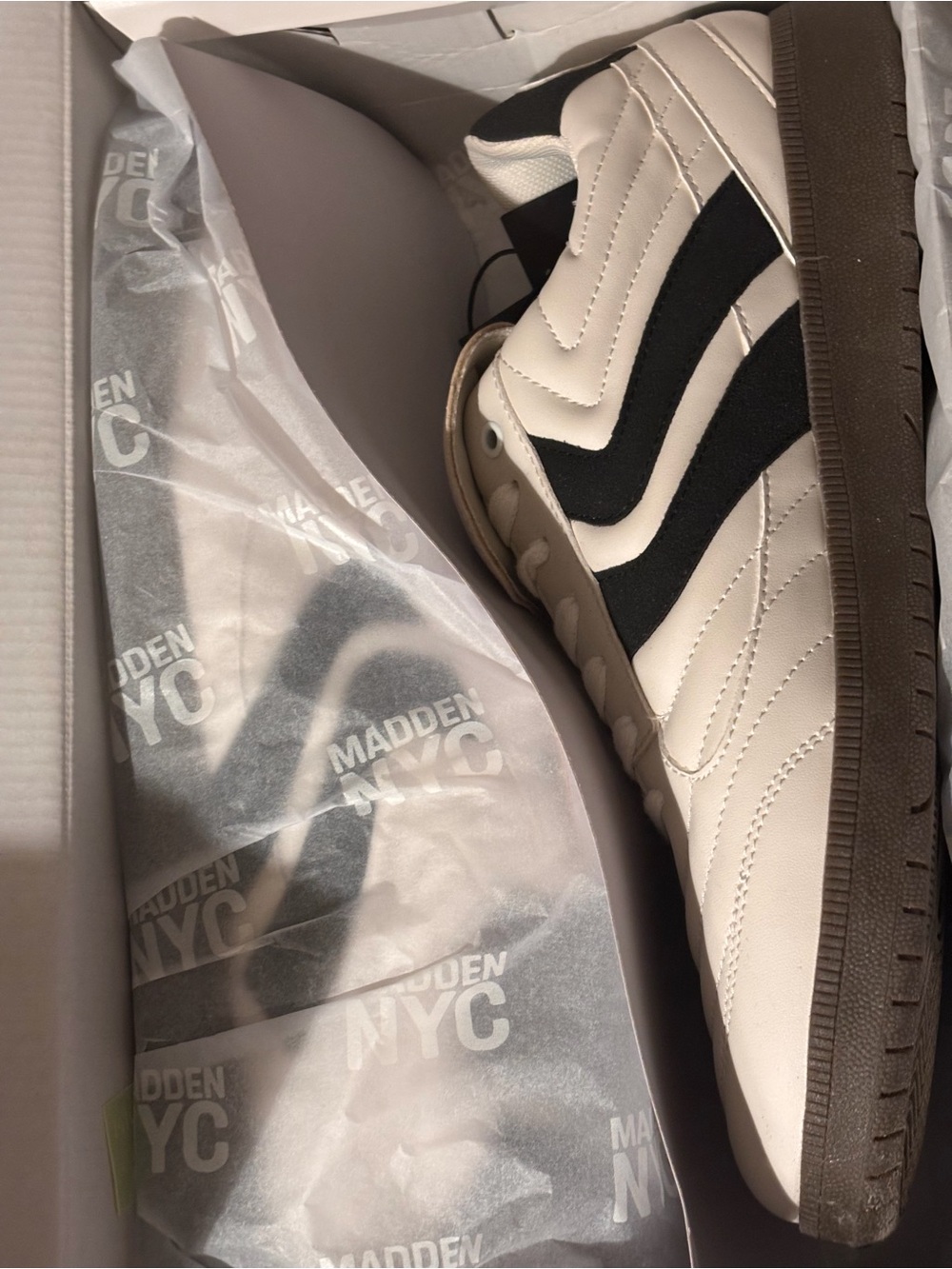 Men's Cream & Black Low-Top Sneaker